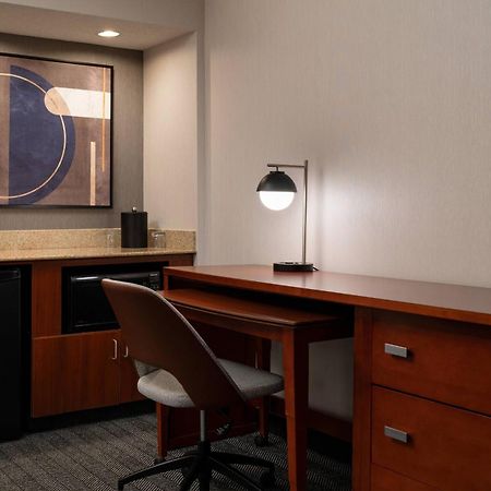 Courtyard By Marriott Bakersfield Hotel Exterior foto